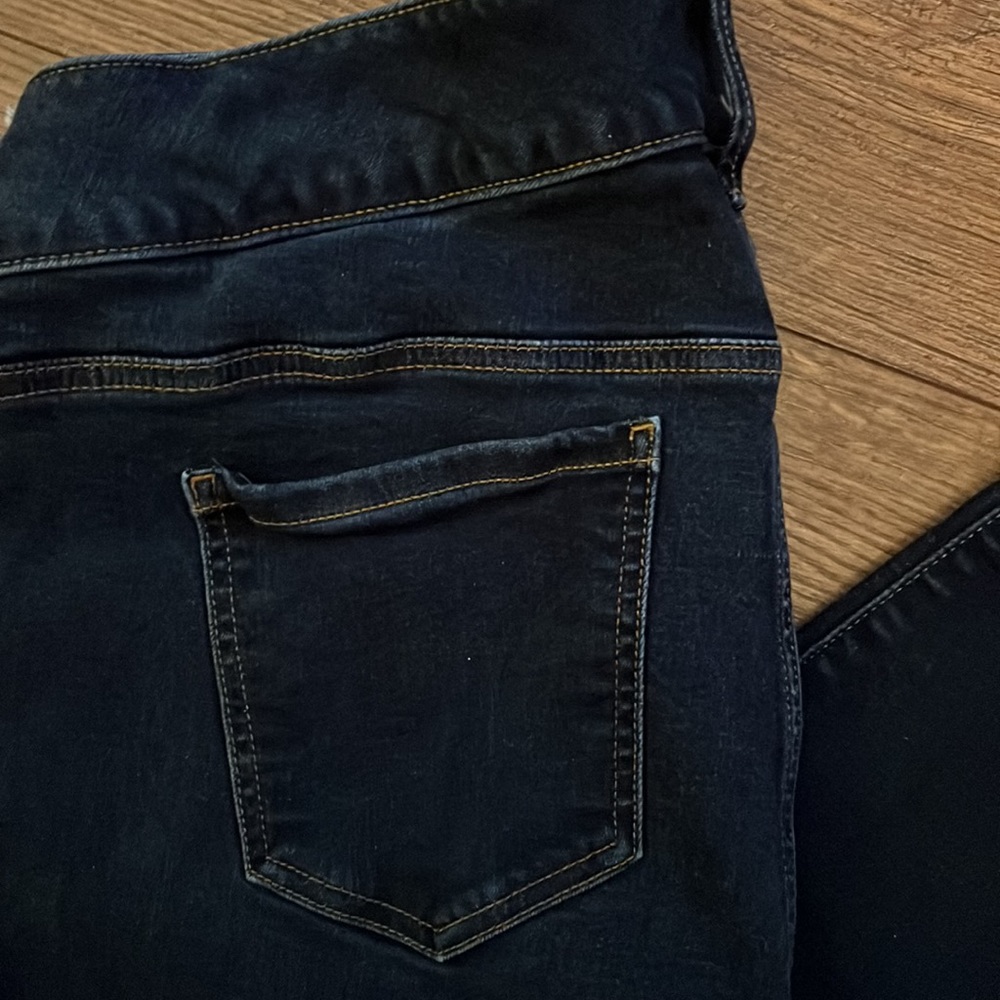 TORRID #FeelTheFit Super Soft Jegging Dk Wash 5 Pocket 3 Button Zipper Entry 18R - Picture 3 of 8